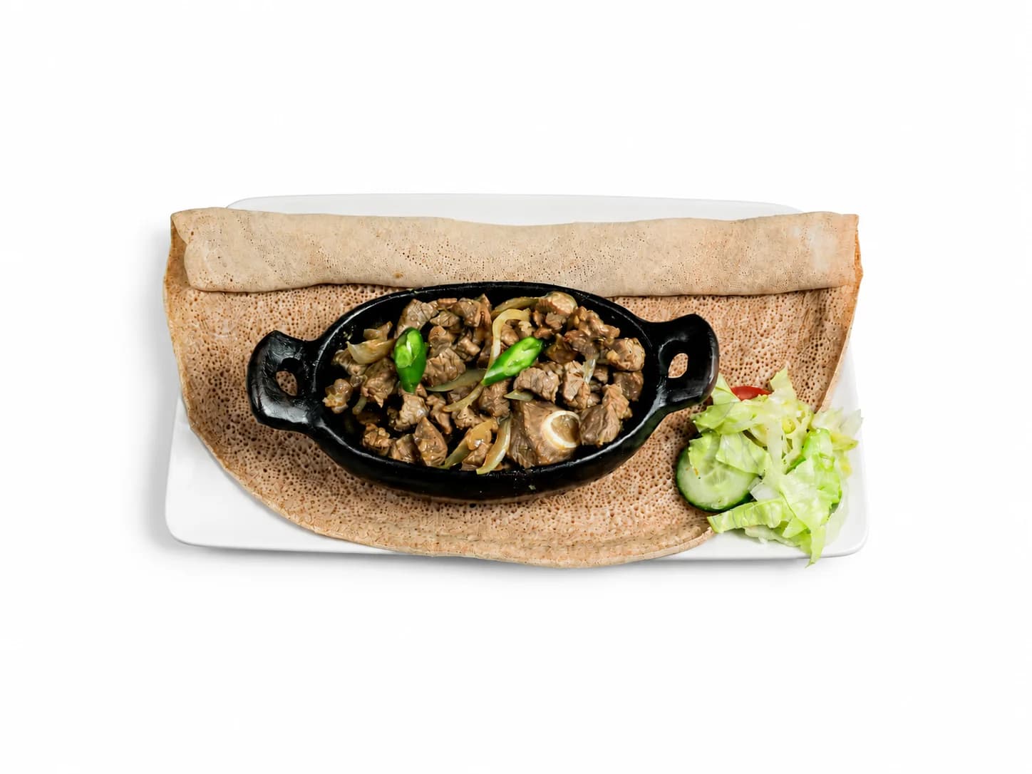 Nech Tibs mit Zwiebeln, Salat und Injera